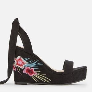 JustFab Platform Wedges w/embroidery GORGEOUS BNIB